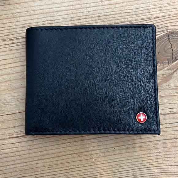 Brand new! Never used! Alpine Swiss men’s wallet. - Picture 4 of 7